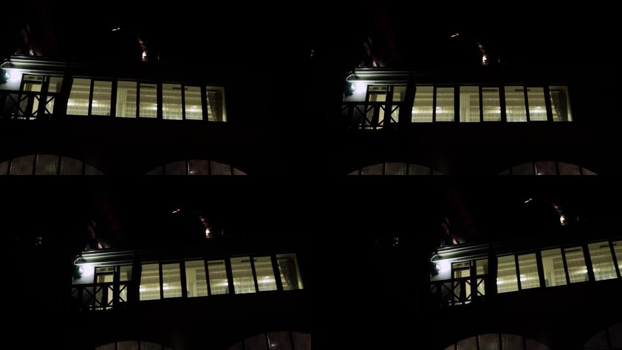 晚上建筑物窗户里的光