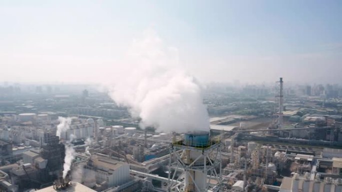 工业冶金厂黎明烟雾排放的鸟瞰图