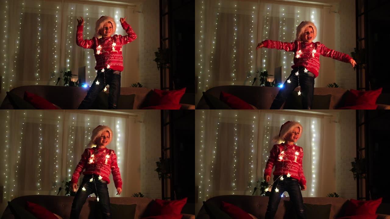 兴奋的圣诞男孩在家里晚上戴着圣诞老人帽子跳舞。新年和假期。圣诞幸福