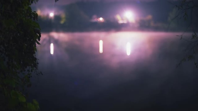 自然的时间流逝夜晚的湖面灯光反射