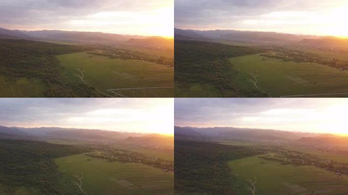 日落时分，纳德维尔纳镇的鸟瞰图，在绿色的山丘和遥远的喀尔巴阡山脉上散布着小房子。
