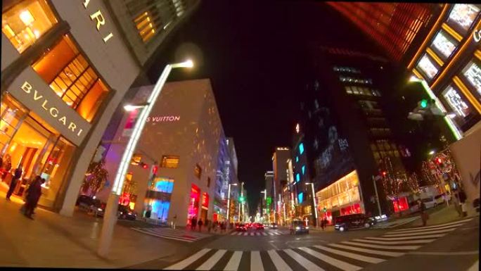 夜间驾驶银座街，日本东京