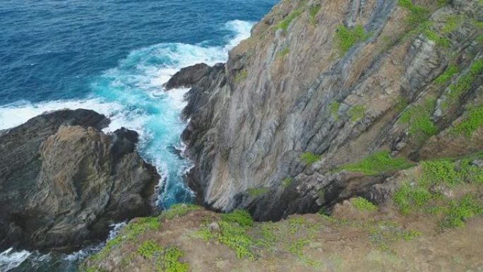 夏威夷毛伊岛岩石悬崖边的天线