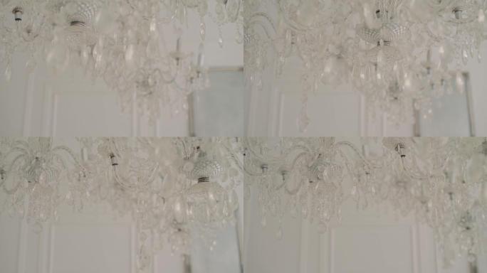 白色天花板上的水晶吊灯特写