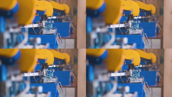 机器人机床在工厂锐化带锯条