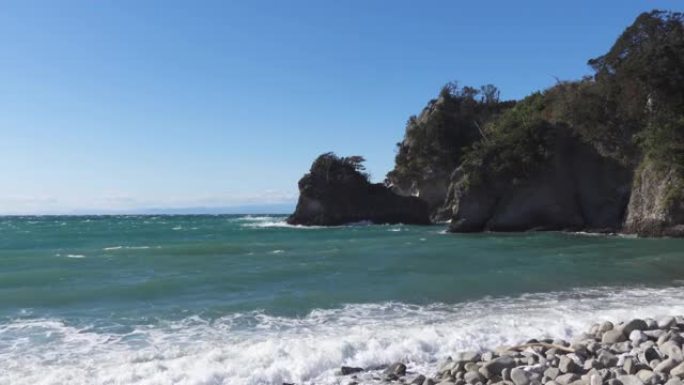 日本静冈县伊豆半岛西海岸的海浪