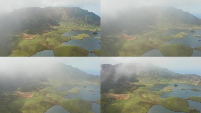 飞越火山顶部的云层。Caldeirao，Corvo，亚速尔群岛的绿色斜坡和湖泊