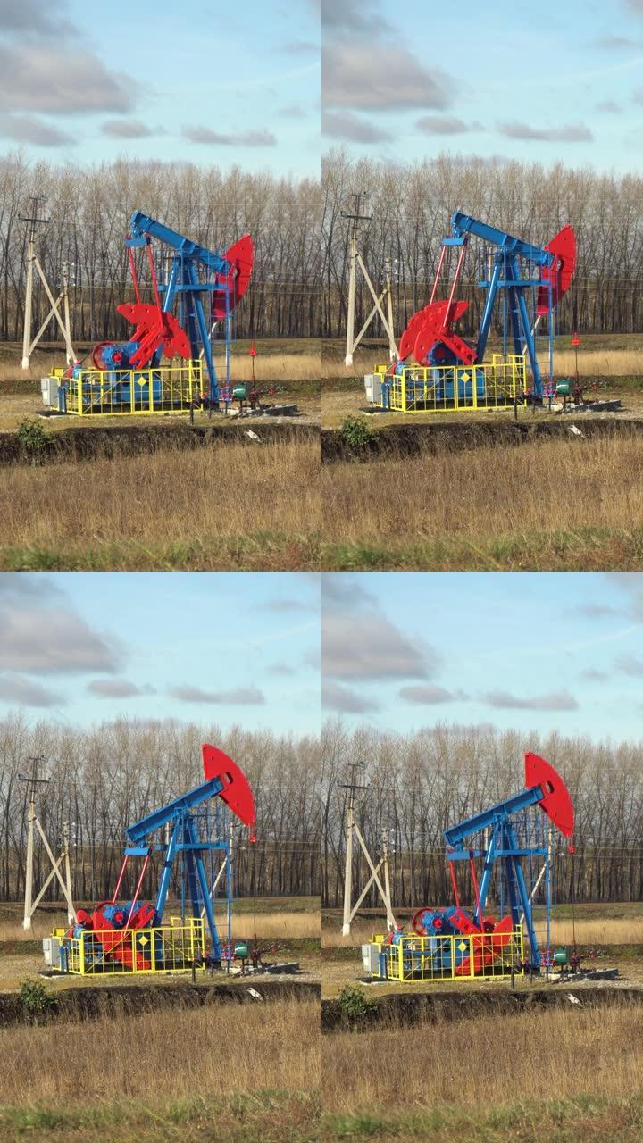 石油钻机从草原的地下提取原料。垂直视频。