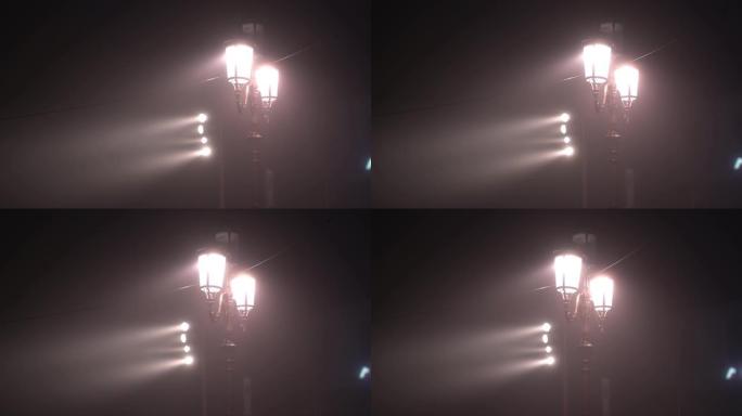 雾蒙蒙的黑暗中带有电缆发光的老式路灯
