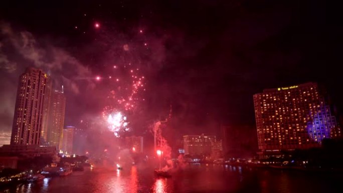 泰国曼谷chaophraya河上的烟花爆炸