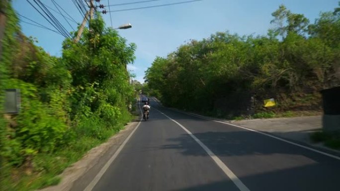 晴天巴厘岛金巴兰区踏板车公路旅行乘客视点全景4k印度尼西亚