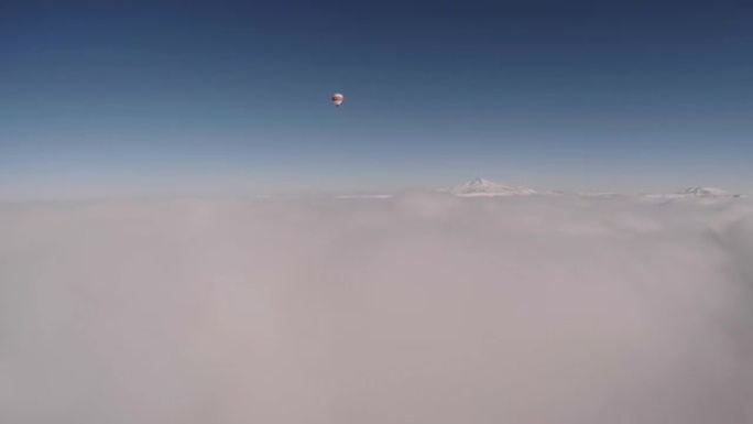 土耳其雪中热气球