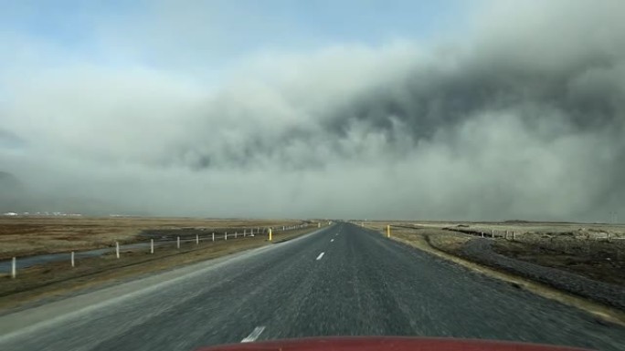 驶入火山灰云。