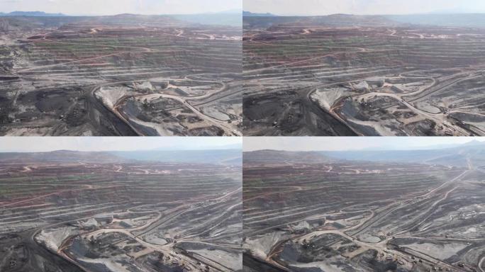 露天采矿采石场有很多机械在工作