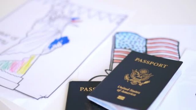 两本美国护照上面有美国爱国符号的涂色页