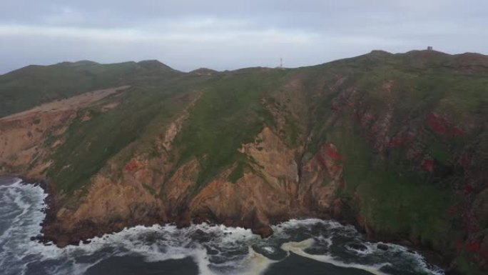 雷耶斯点崎岖海岸线风景加州无人机景观 \