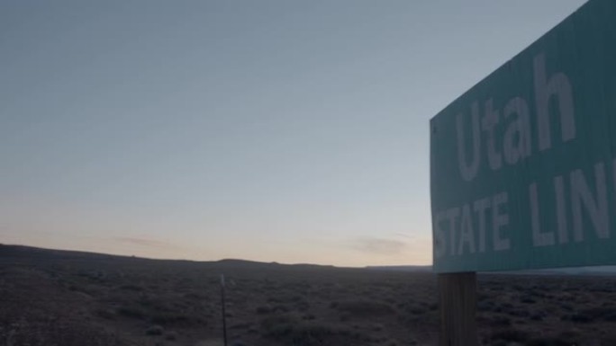 在亚利桑那州美丽的纪念碑谷度过几天后，日落时分来到犹他州的州际线