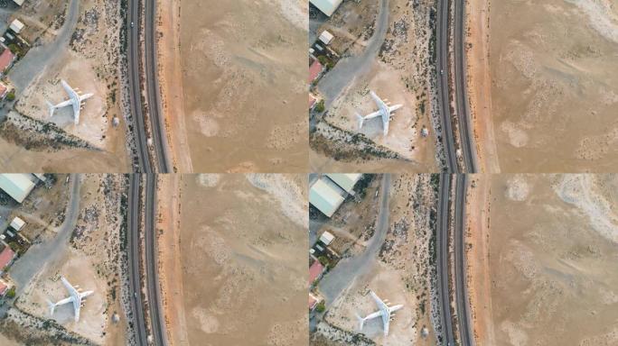 阿拉伯联合酋长国乌姆·库温酋长国沙漠中高速公路上的废弃飞机鸟瞰图
