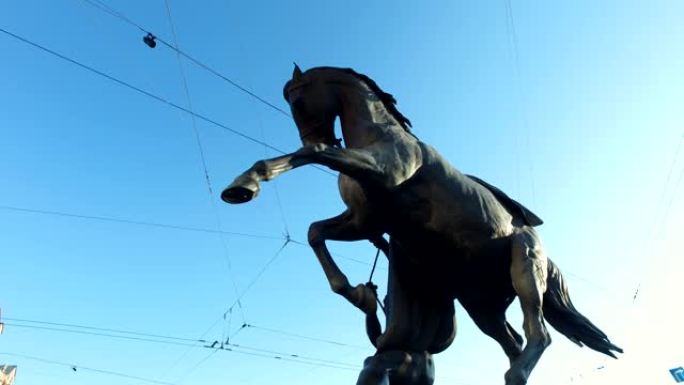 阿尼奇科夫桥的马驯兽师雕塑