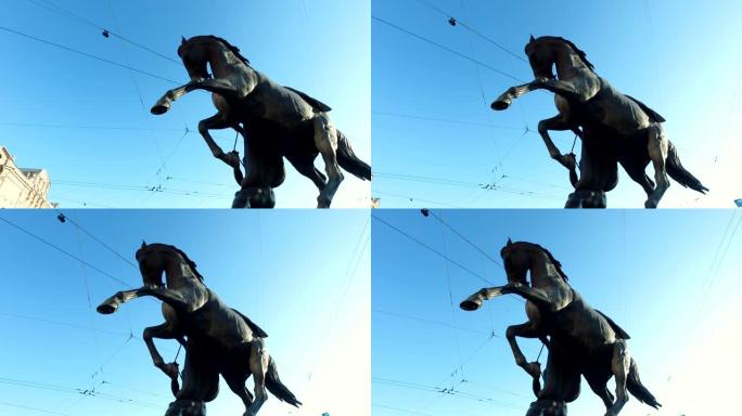 阿尼奇科夫桥的马驯兽师雕塑