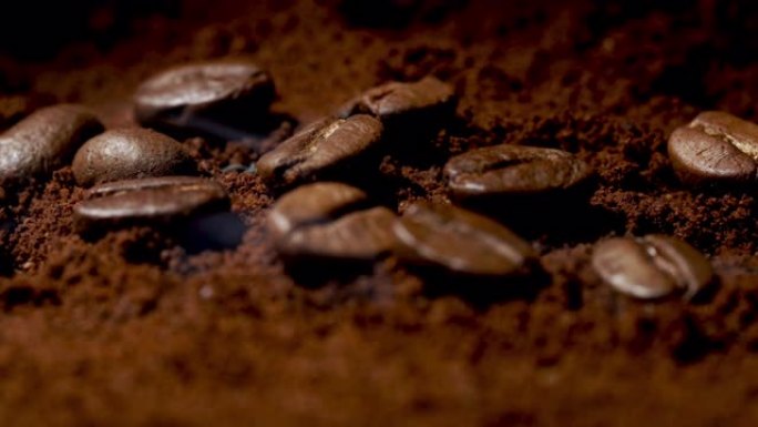 烘焙咖啡豆在研磨咖啡上，带烟熏macro 4k