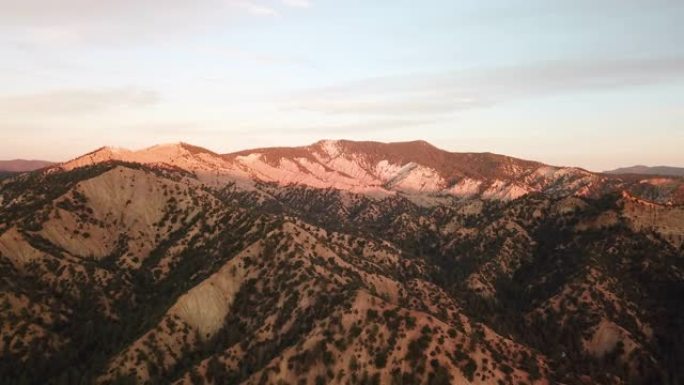 日落加州山脉空中无人机沙漠景观