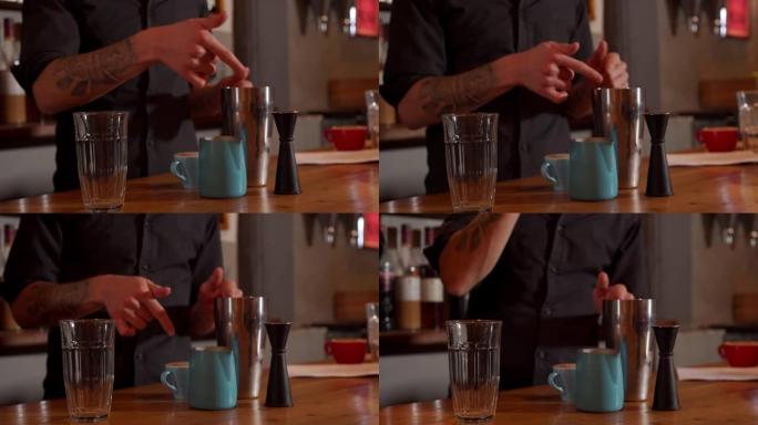 咖啡师用饮料器皿制作高品质的咖啡