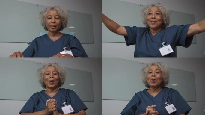 中年女医生对视频通话中的好消息做出反应