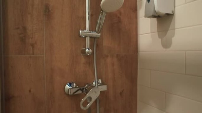 淋浴房公寓沐浴露带淋浴墙的水龙头个人卫生室