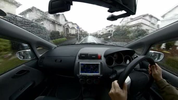 雨天/住宅区驾驶汽车