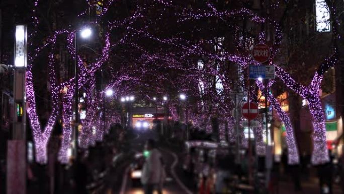 涩谷掌上的一条夜间照明街道