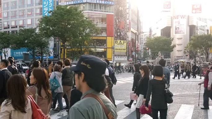 涩谷拥挤的十字路口
