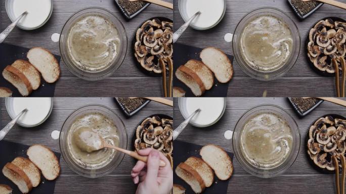 吃一份蘑菇奶油汤