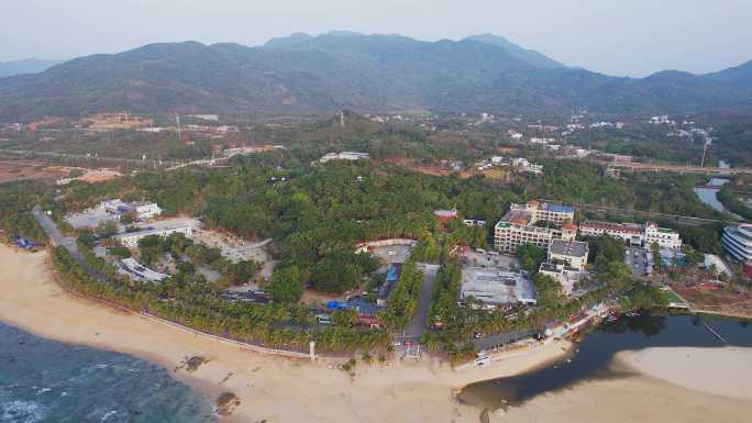 海南三亚日月湾海边日出风光