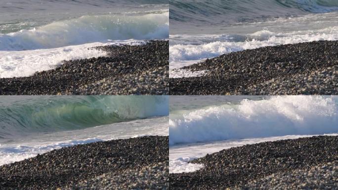 海浪滚滚到圆石滩上