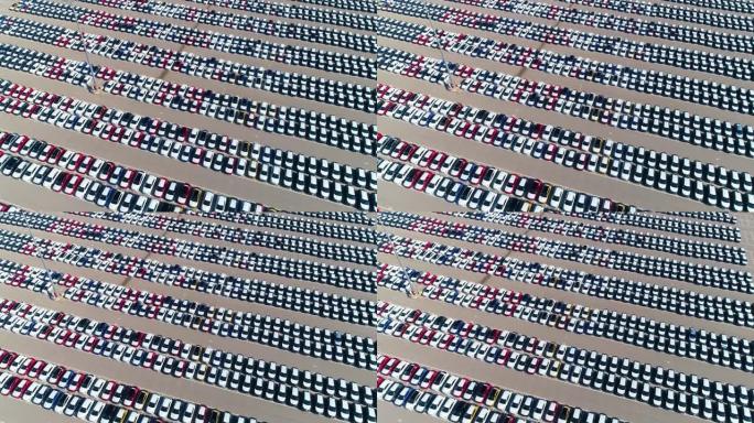 白天从上方停车场停放了很多车-用无人机4K鸟瞰图