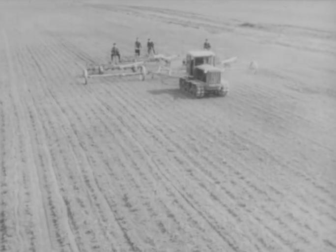 60年代  北大荒农场 农业机械化 除草