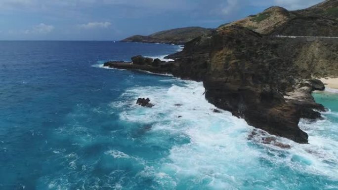 夏威夷毛伊岛岩石悬崖边的天线