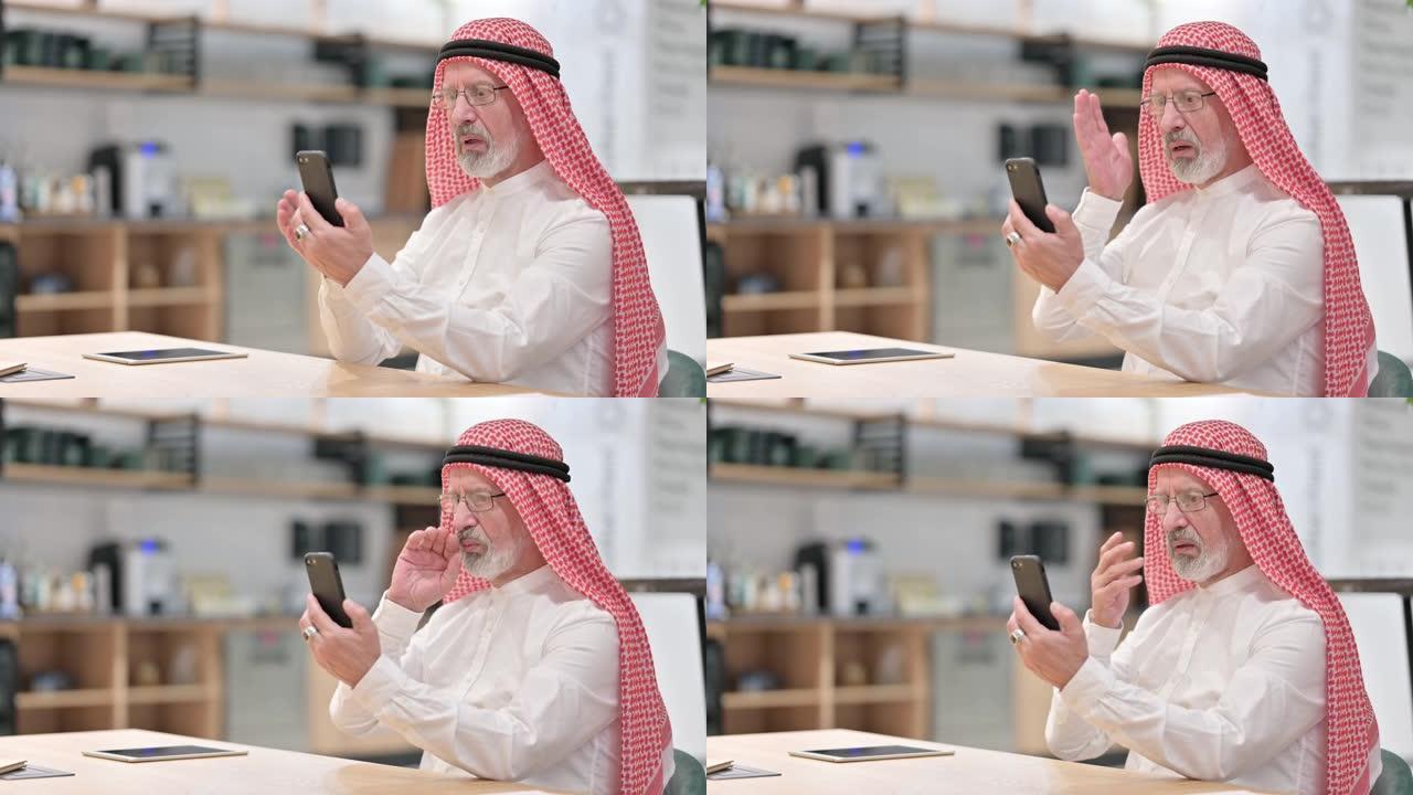 沮丧的阿拉伯老商人对智能手机的损失做出反应