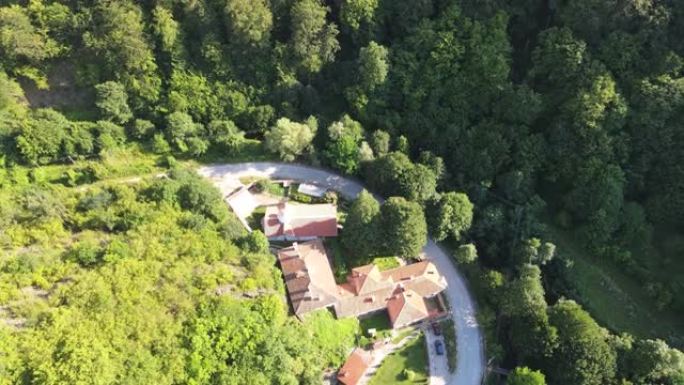 中世纪Osenovlag修道院的鸟瞰图献给保加利亚的圣玛丽，被称为七王座修道院