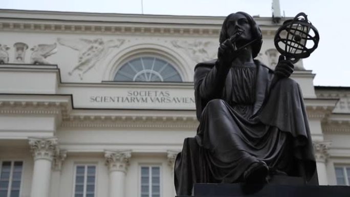 波兰华沙的哥白尼雕像