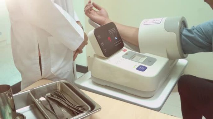 体检时血压监测装置的特写