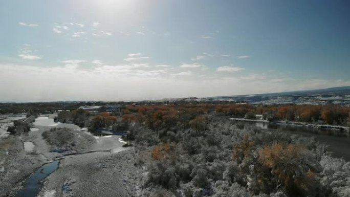 早冬晚秋暴风雪后的科罗拉多河流域4k空中无人机视频系列