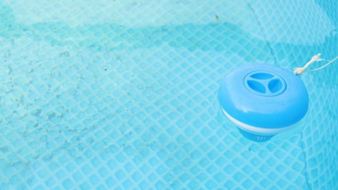 游泳池中水的消毒和氯化。污染池氯离子分配器的净化