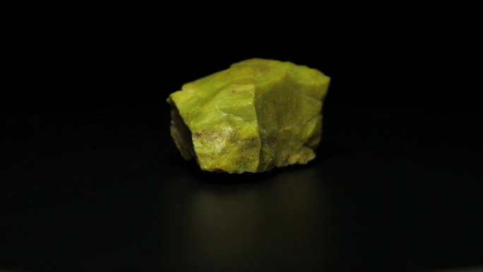 绿草澳宝岩矿化石标本