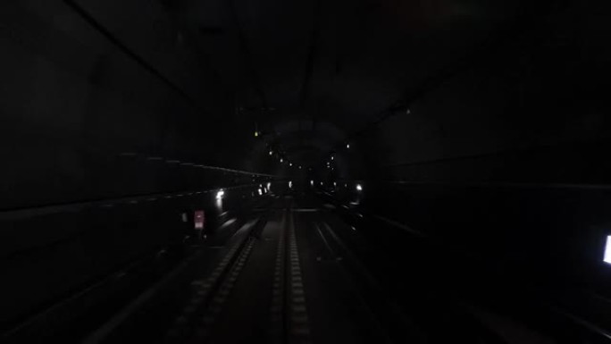 地铁效果10-以10倍速度行驶的快速地铁正面图像