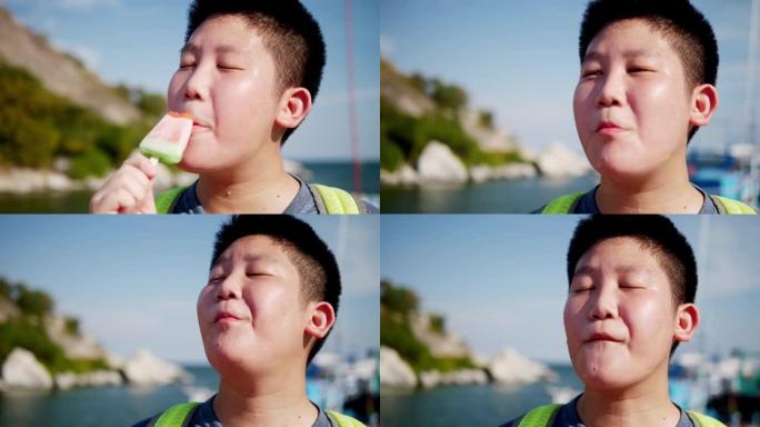 快乐的亚洲背包客男孩在旅途中与阳光明媚的日子一起吃红西瓜冰淇淋，生活方式理念。