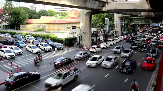 泰国曼谷暹罗广场素坤逸路的高峰时间和交通堵塞
