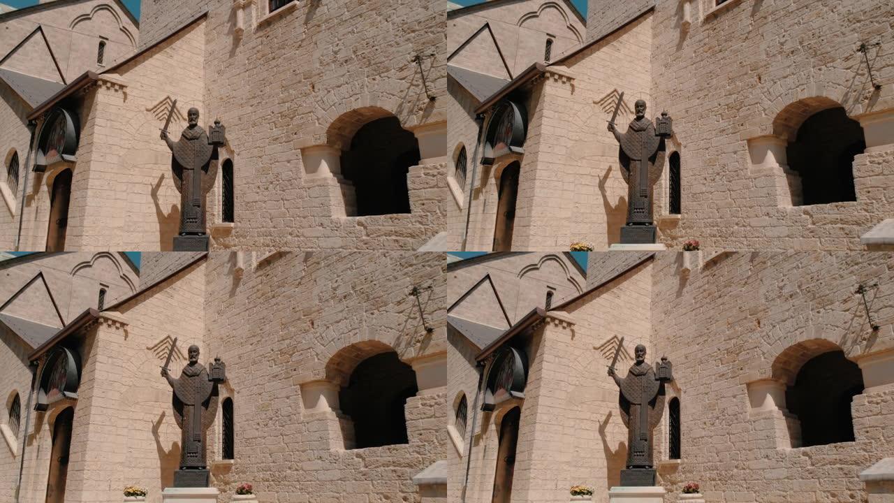 巴里的圣尼古拉教堂中的圣尼古拉雕像。