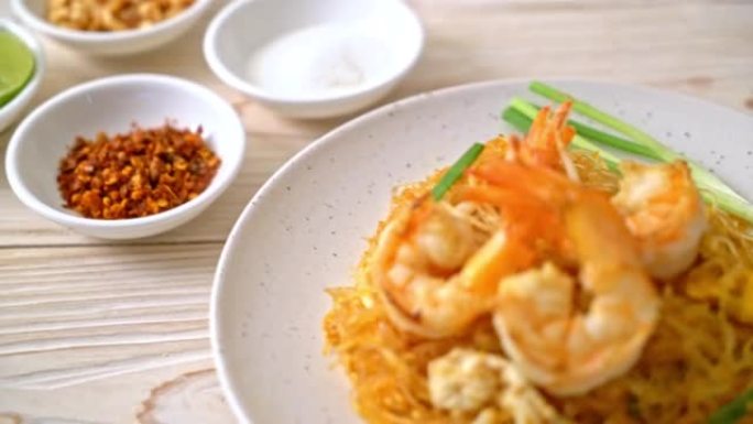 粉丝垫泰式或泰式虾炒粉丝-泰国美食风格